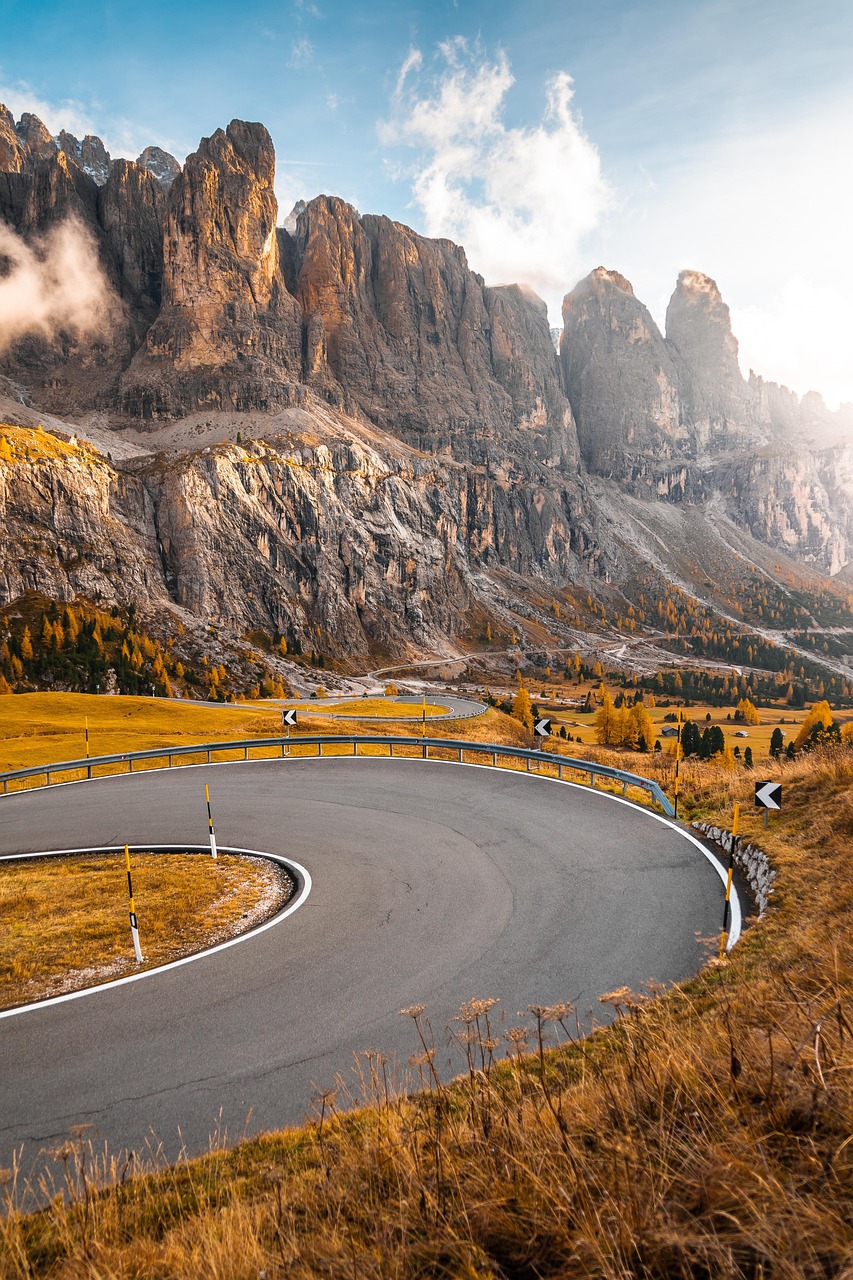 ontdek de magie van een onvergetelijke roadtrip! reis door adembenemende landschappen, verken charmante stadjes en geniet van de vrijheid van de weg. plan jouw avontuur vandaag nog!