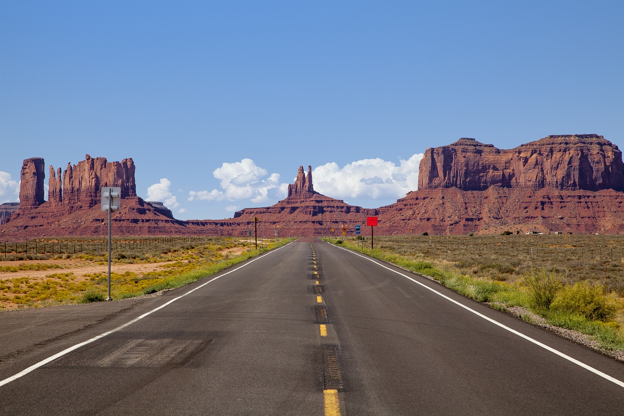 ontdek de vrijheid van een roadtrip! verken adembenemende landschappen, ontdek verborgen pareltjes en geniet van onvergetelijke momenten op de weg. maak herinneringen die een leven lang meegaan!